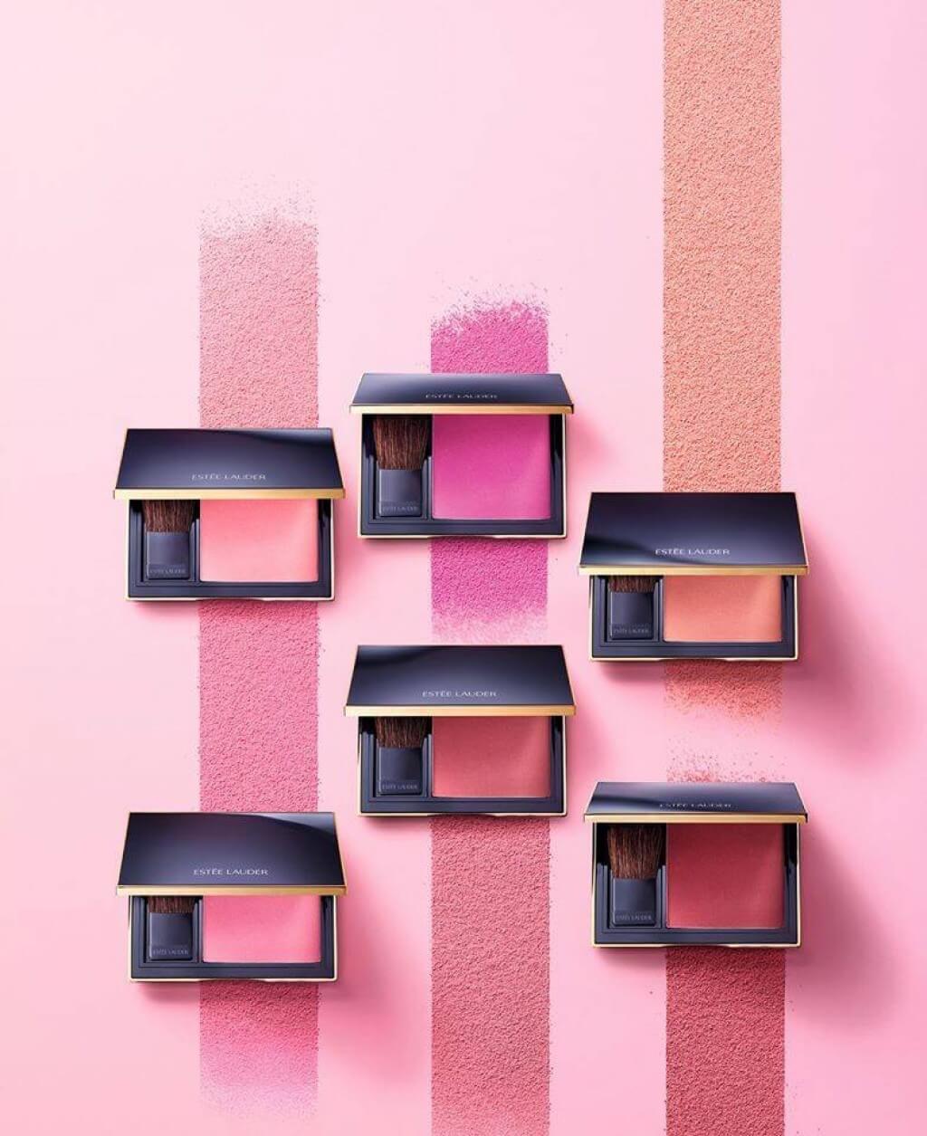 Estee Lauder Pure Color Envy Sculpting Blush #360 Witty Peach 7 g. บลัชสูตรผงเนื้อเนียนละเอียดมอบสัมผัสหรูหราและบางเบา ให้ผิวดูเนียนเรียบ ละเอียด ทั้งยังเพิ่มระดับสีให้เย้ายวนน่าหลงใหลไม่มีที่ติ