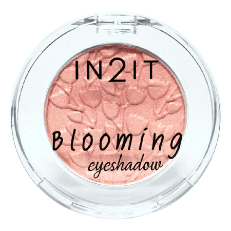 IN2IT Blooming Eye Shadow #02 Carnation อายแชโดว์เนื้อมุก เติมสีสันให้ดวงตาคู่สวย บางเบาแต่ติดทนดูธรรมชาติ พร้อมสารบำรุงจากดอกไม้