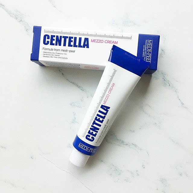 Medi-Peel Centella mezzo cream 30ml เหมาะกับผู้ที่เป็นสิว ช่วยเรื่องสิวและลดรอยแดงจากสิว ให้ความชุ่มชื้น อุดมไปด้วยส่วนผสมจากธรรมชาติ ปลอดภัยสำหรับผิวบอบบาง