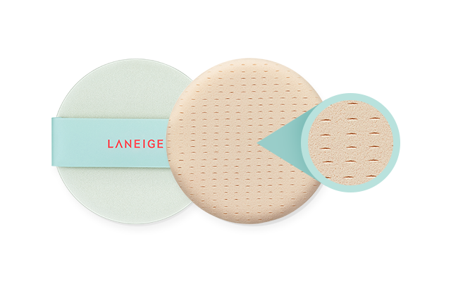  Laneige Neo Cushion Matte ดีไซน์พัฟแบบอัจฉริยะ สามารถดูดซับ กักเก็บ ควบคุม และปล่อยเนื้อผลิตภัณฑ์ให้ออกมาอย่างสม่ำเสมอ กันน้ำ กันเหงื่อ มอบผิวสวยสมบูรณ์แบบยาวนาน 24 ชม.