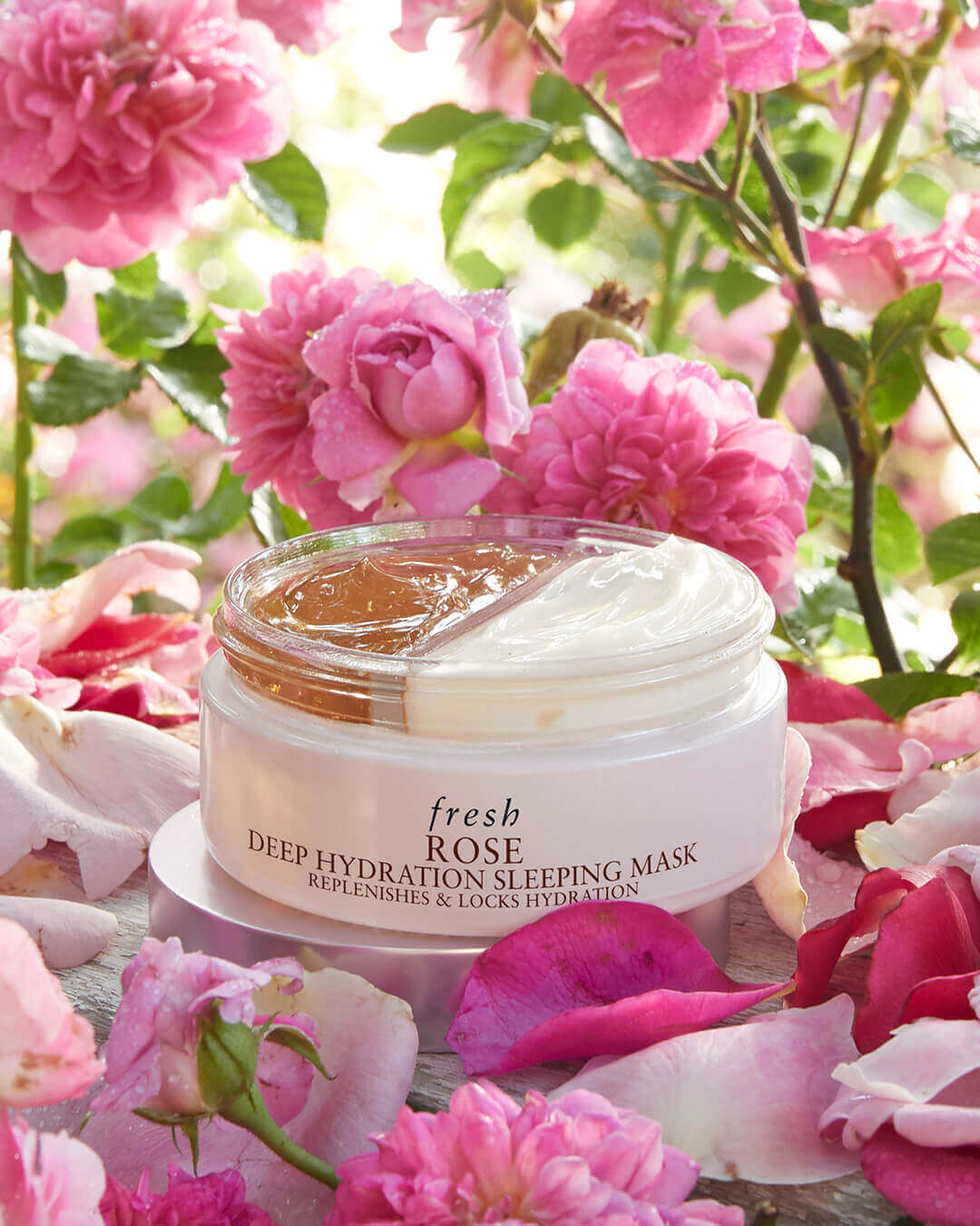 Fresh Rose Deep Hydration Sleeping Mask 70 ml   มาสก์ทรีทเมนท์ 2 ขั้นตอนที่ได้รับการออกแบบมาเพื่อคืนความชุ่มชื้น พร้อมเก็บกักความชุ่มชื้น ไว้ภายใต้ชั้นผิวตลอดคืน เพื่อผลลัพธ์สู่ผิวอ่อนนุ่ม เปล่งปลั่ง ดูอิ่มน้ำ ในยามเช้า