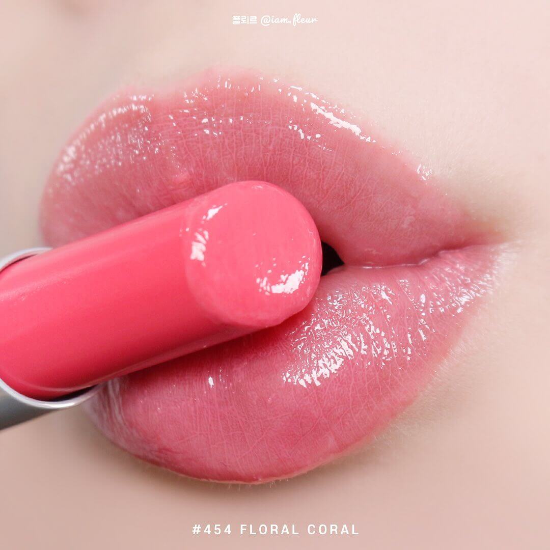 MAC Glow Play Lip Balm #Floral Coral 3.6 g ลิปบาล์มลิซ่า ให้ริมฝีปากชุ่มฉ่ำ สีสวยระเรื่อแวววาว