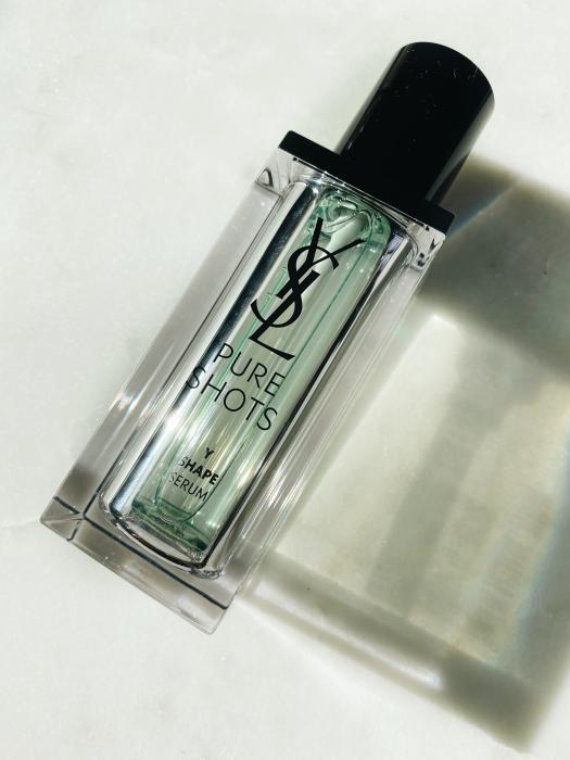 Yves Saint Laurent  PURE SHOTS Y SHAPE SERUM บรรจุภัณฑ์หรูหรา ทันสมัย ใช้สะดวก และยั่งยืน