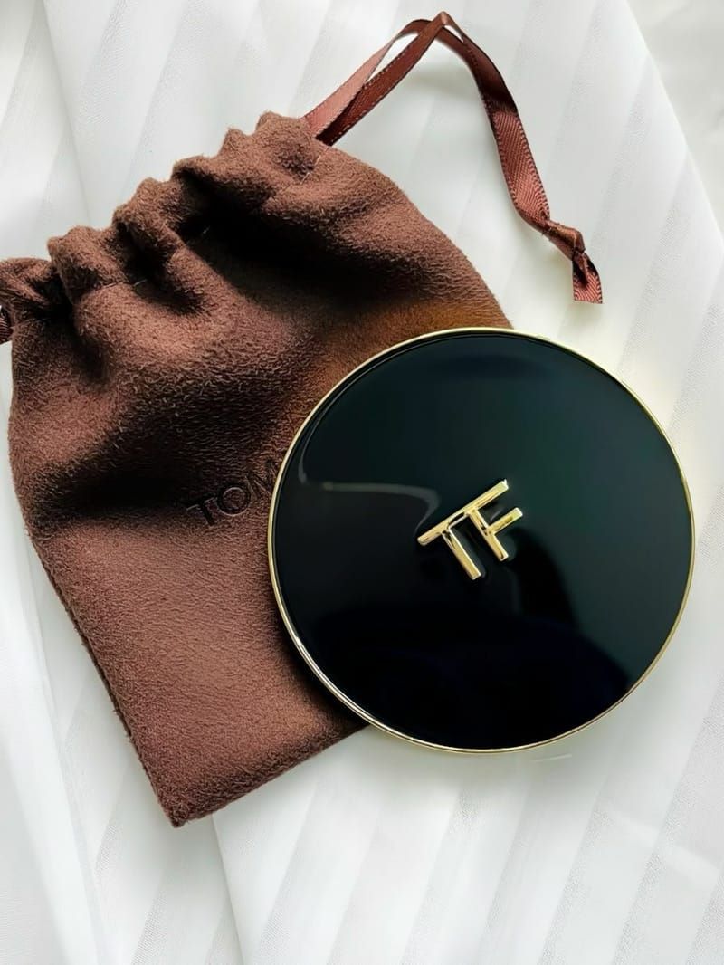 Tom Ford Mirror (Black) + Pouch, CERMIN COMPACT MIRROR TOM FORD + POUCH ,TOM FORD Compact Mirror Face , TOM FORD compact makeup portable mirror ,Tom Ford Compact Makeup Portable Mirror For Travel- VIP gift from TF beauty , กระจกพกพา , กระจกทอมฟอร์ด , Tom Ford Mirror ราคา , Tom Ford Mirror รีวิว 