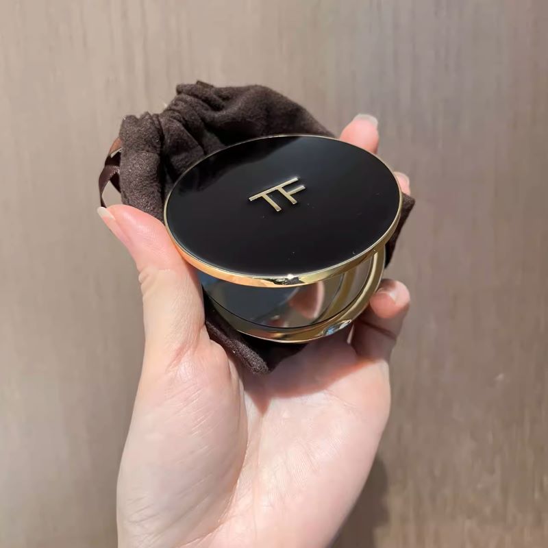 Tom Ford Mirror (Black) + Pouch, CERMIN COMPACT MIRROR TOM FORD + POUCH ,TOM FORD Compact Mirror Face , TOM FORD compact makeup portable mirror ,Tom Ford Compact Makeup Portable Mirror For Travel- VIP gift from TF beauty , กระจกพกพา , กระจกทอมฟอร์ด , Tom Ford Mirror ราคา , Tom Ford Mirror รีวิว 