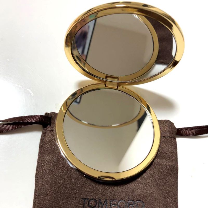Tom Ford Mirror (Black) + Pouch, CERMIN COMPACT MIRROR TOM FORD + POUCH ,TOM FORD Compact Mirror Face , TOM FORD compact makeup portable mirror ,Tom Ford Compact Makeup Portable Mirror For Travel- VIP gift from TF beauty , กระจกพกพา , กระจกทอมฟอร์ด , Tom Ford Mirror ราคา , Tom Ford Mirror รีวิว 